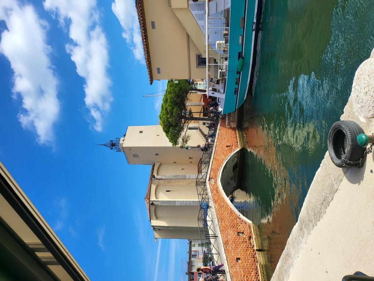 Appartement centre Port-Grimaud avec vue magnifique sur la Giscle Extérieur photo